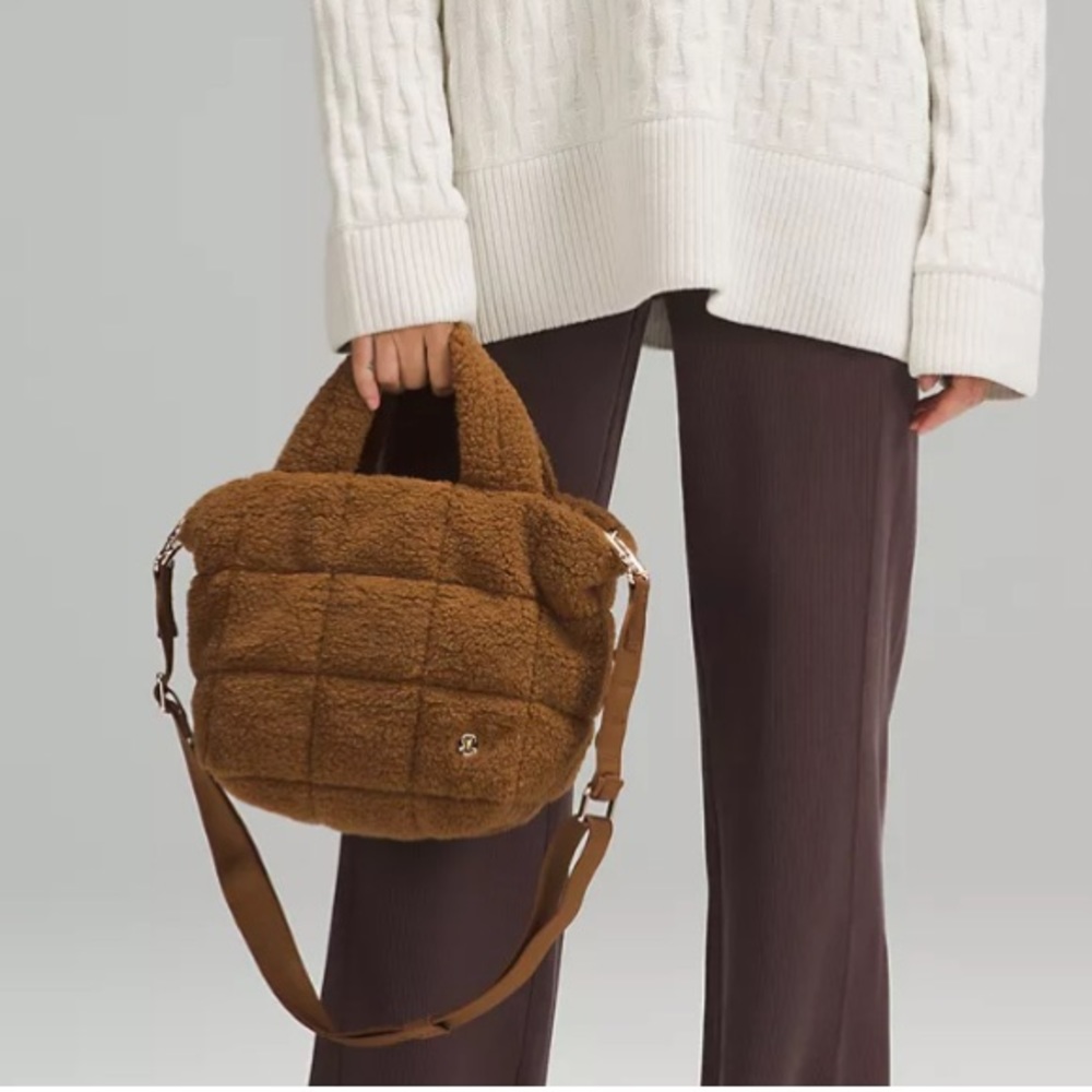 Lululemon quilted crossbody bag 5L